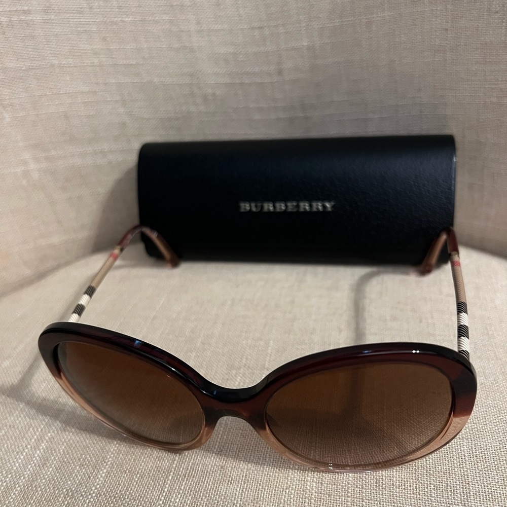 NWOT BURBERRY B4239 HERITAGE Check Havana Brown Frame Sunglasses & Burberry Case - Picture 11 of 15